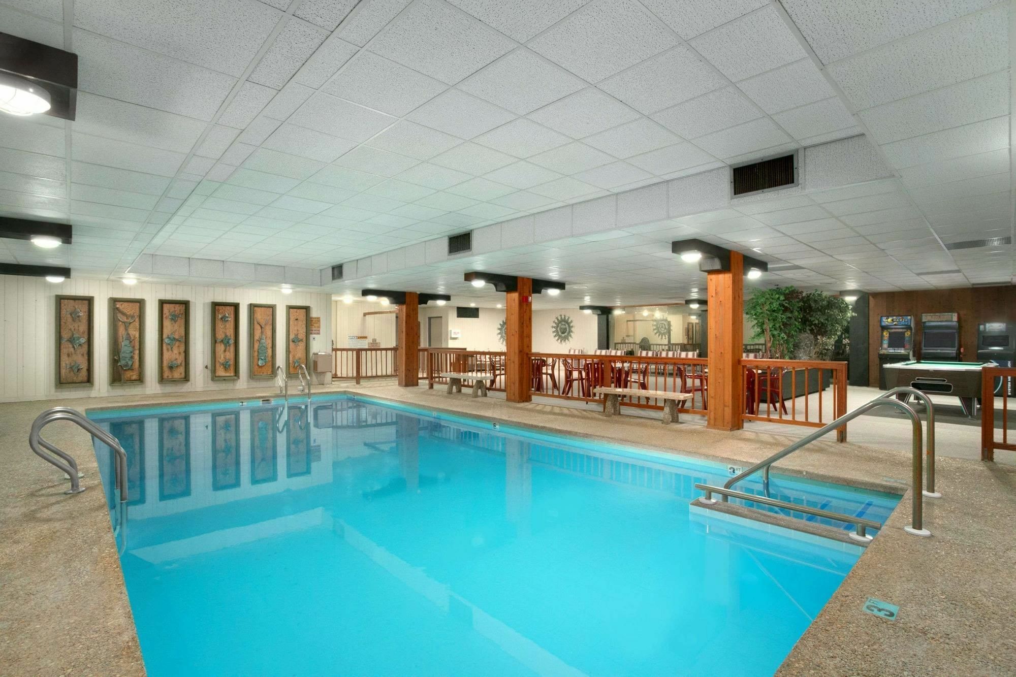 Clarion Pointe Rhinelander Downtown Hotel Ngoại thất bức ảnh