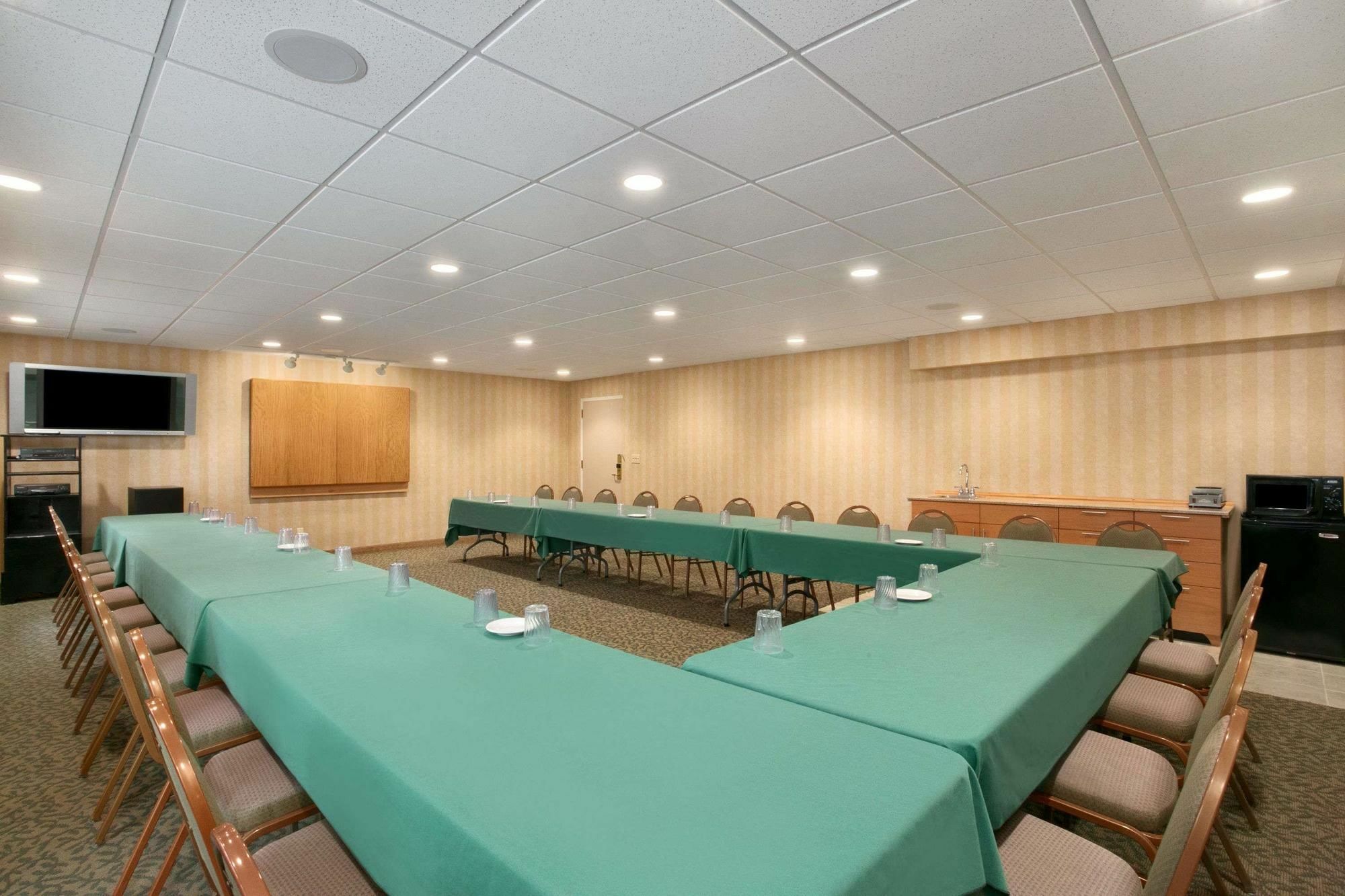 Clarion Pointe Rhinelander Downtown Hotel Ngoại thất bức ảnh